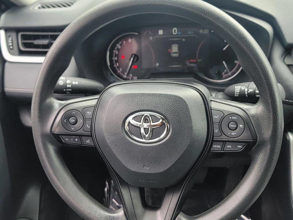 Used 2025 Toyota RAV4 XLE AWD/4WD image 19