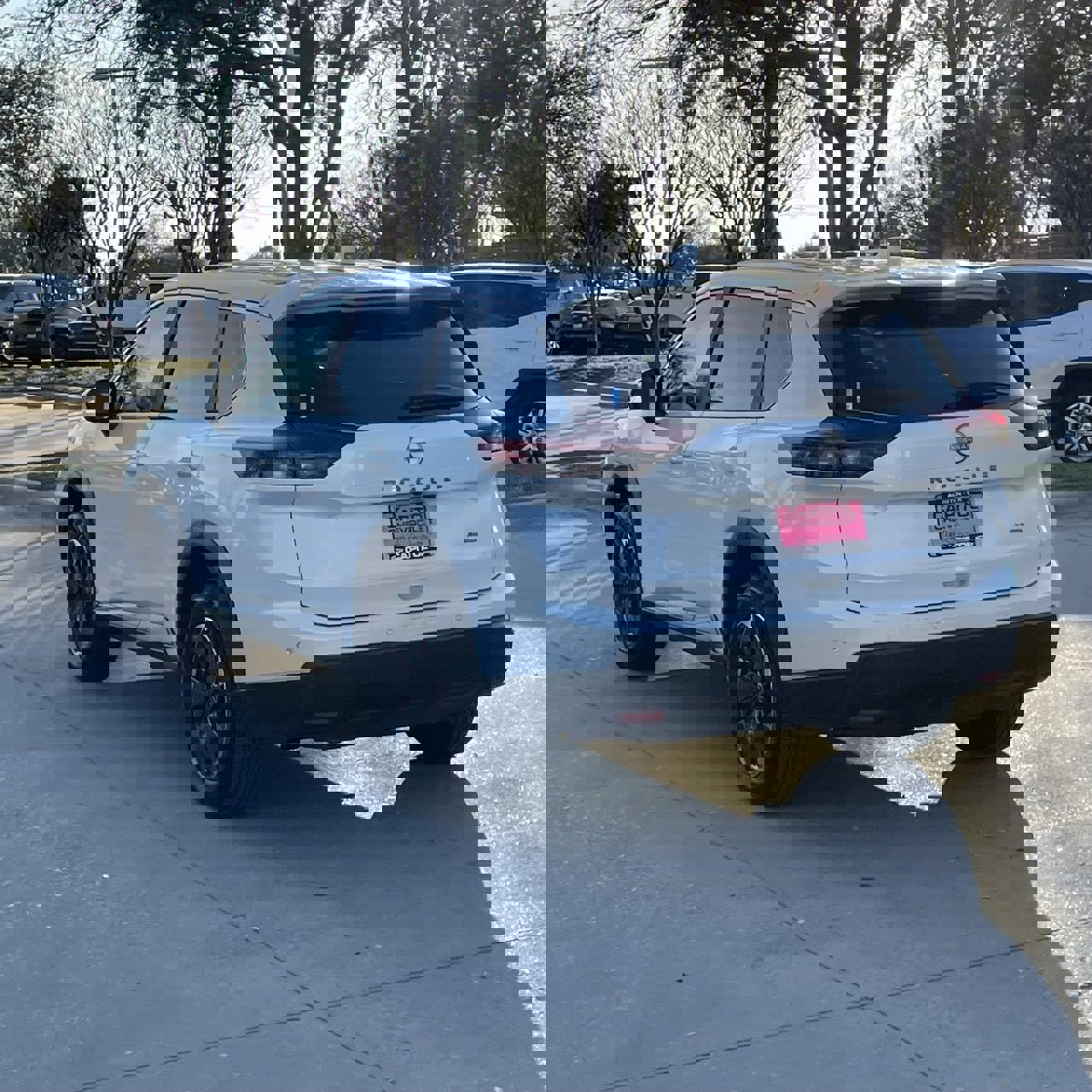 Used 2025 Nissan Rogue SV image 4