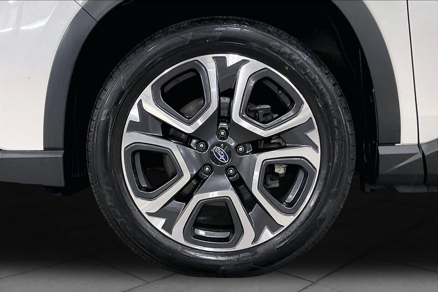 Used 2023 Subaru Ascent Limited w/ Technology Package AWD/4WD image 11