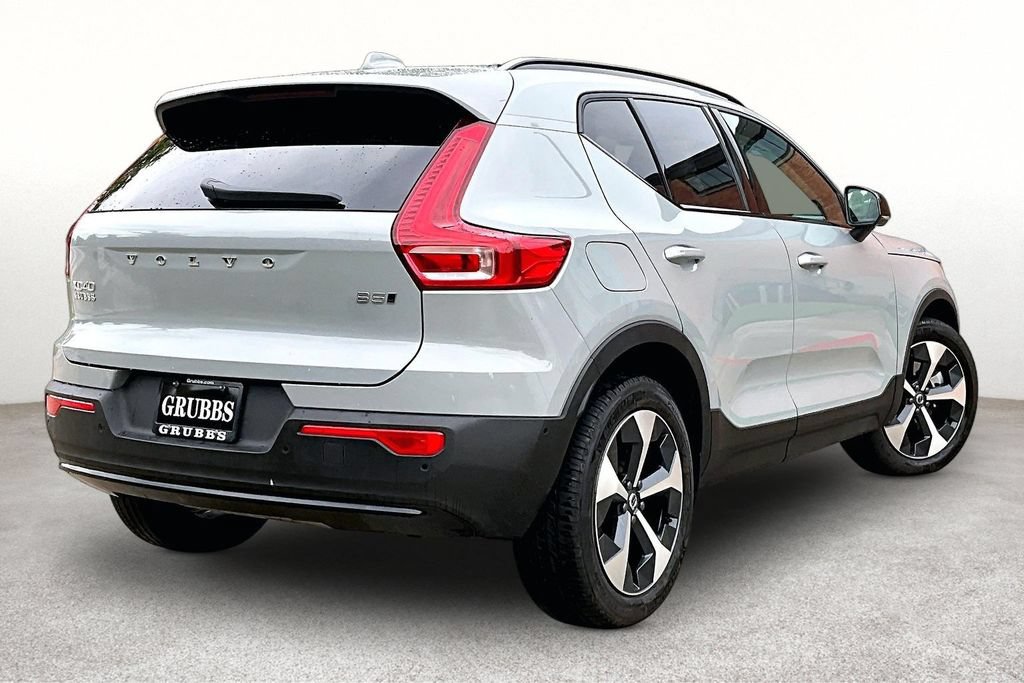 Used 2026 Volvo XC40 B5 Plus AWD/4WD image 2
