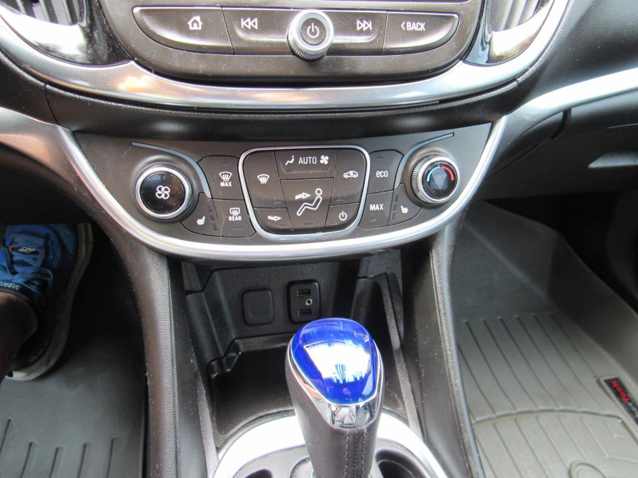 Used 2018 Chevrolet Volt Premier w/ Driver Confidence Package FWD image 27