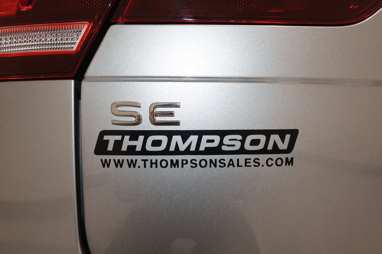 Used 2023 Volkswagen Tiguan SE w/ Panoramic Sunroof Package image 35