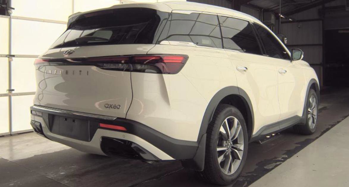 Certified 2023 INFINITI QX60 Luxe w/ Performance Audio Package image 5