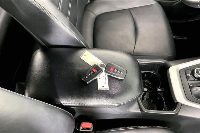 Used 2022 Toyota RAV4 XLE Premium image 33