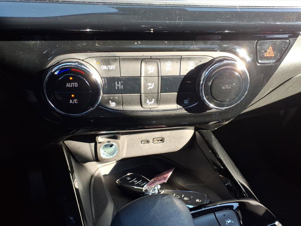 Used 2024 Chevrolet Trax ACTIV w/ Sunroof Package image 24