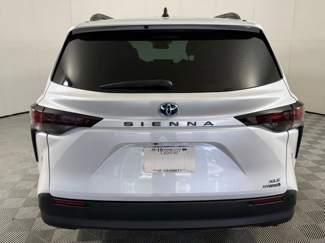 Used 2024 Toyota Sienna XLE FWD image 7