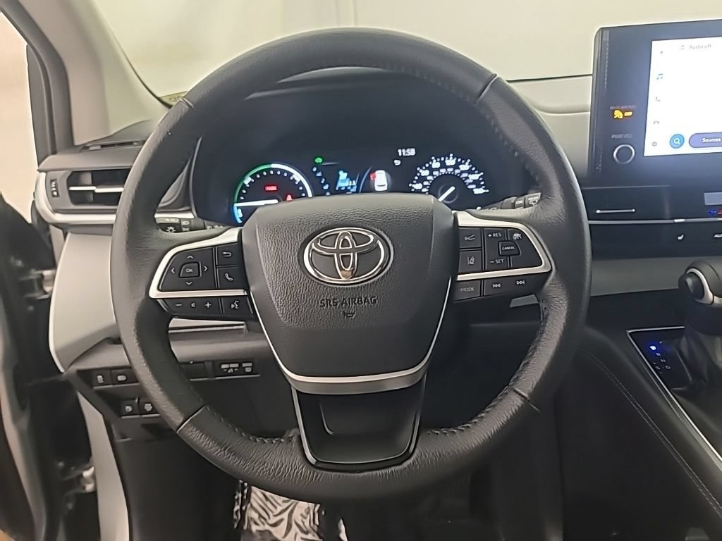 Used 2025 Toyota Sienna XLE FWD image 36