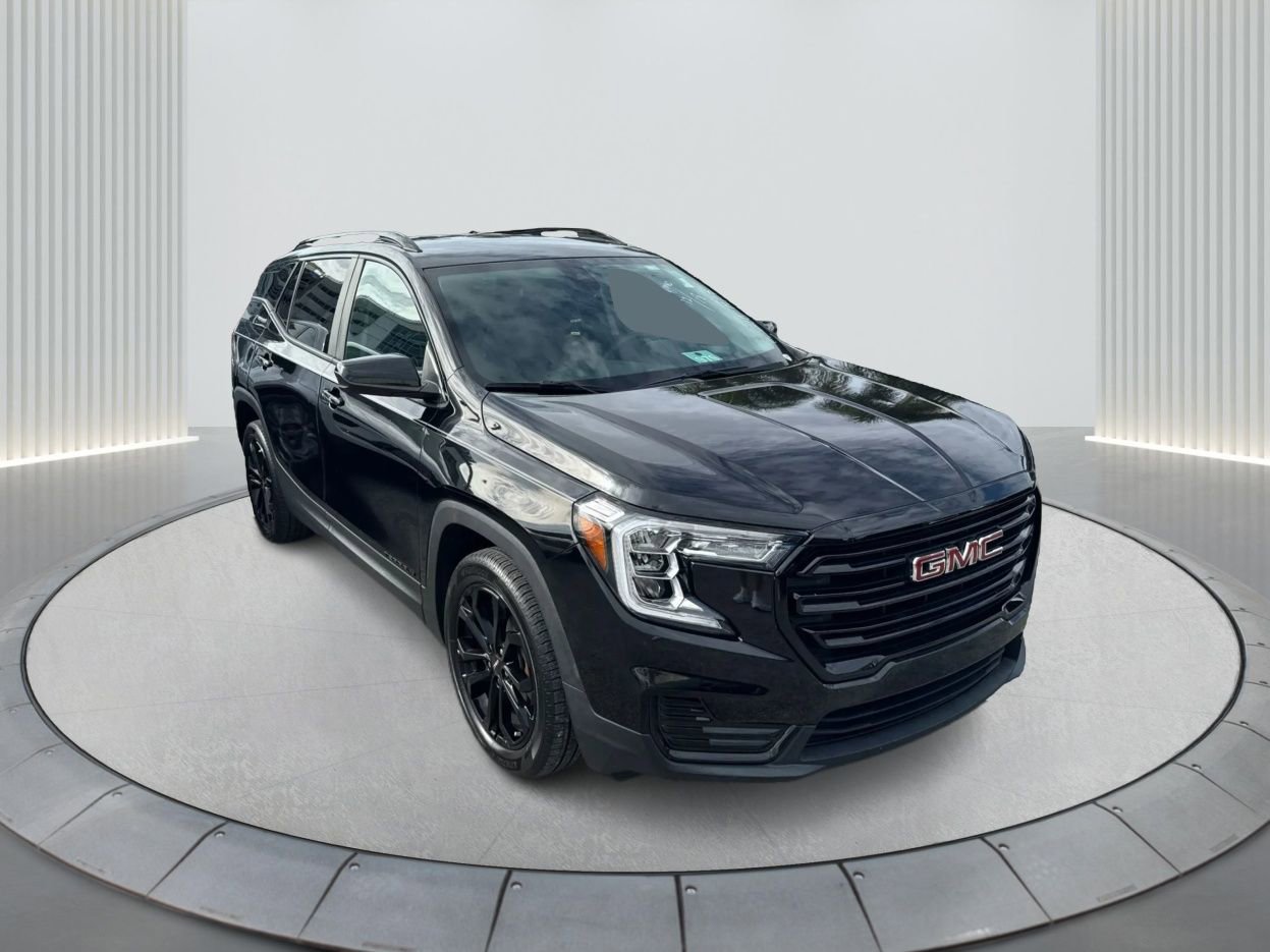 Used 2022 GMC Terrain SLE w/ Elevation Edition image 3
