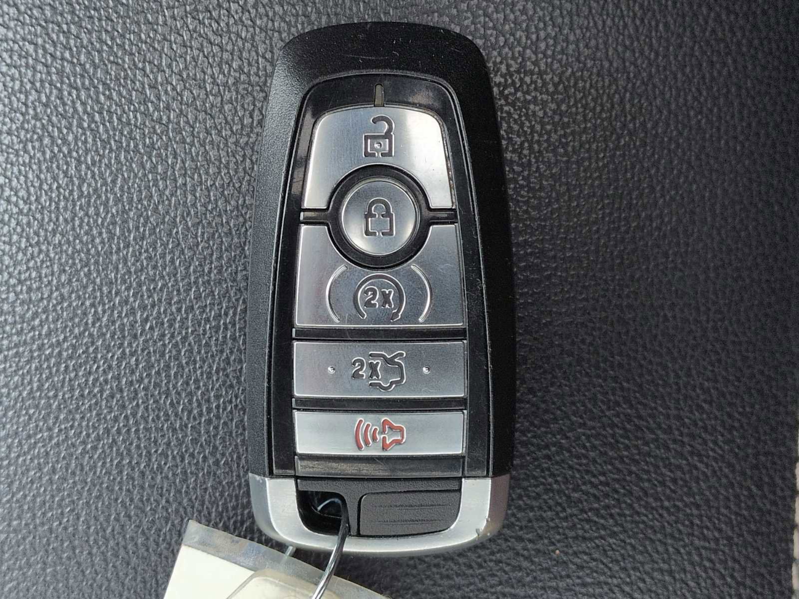 Used 2017 Ford Fusion SE image 33