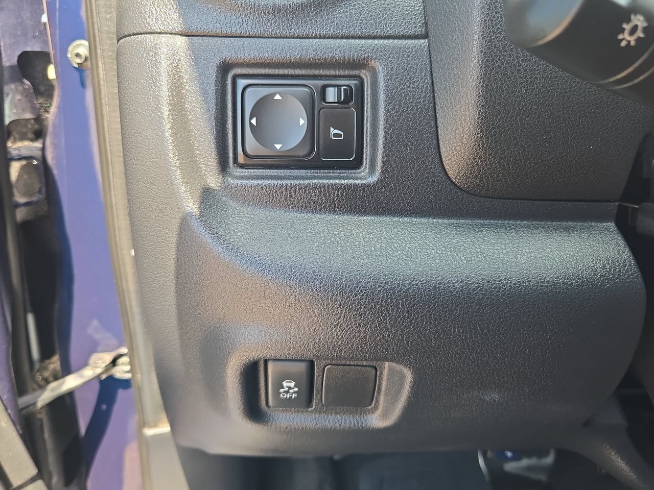 Used 2013 Nissan Versa SV FWD image 24