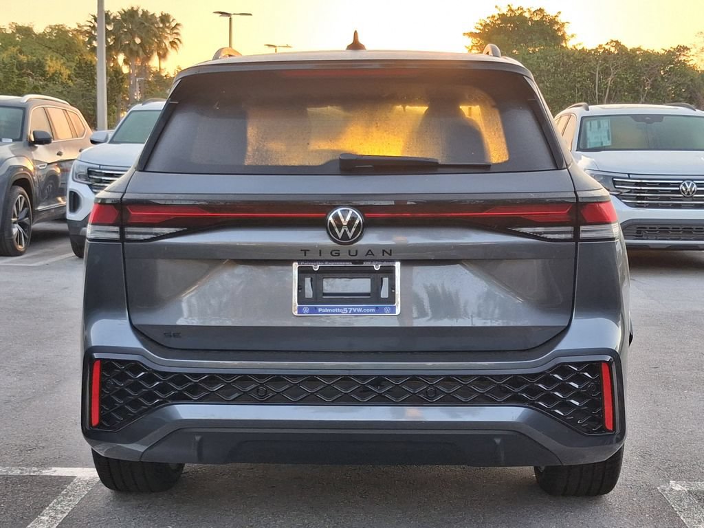 New 2026 Volkswagen Tiguan SE R-Line FWD image 4