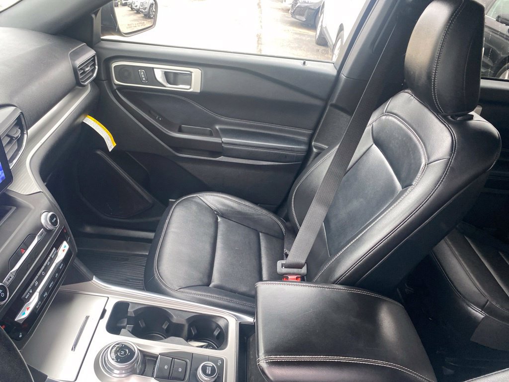 Used 2020 Ford Explorer XLT w/ Equipment Group 202A AWD/4WD image 19