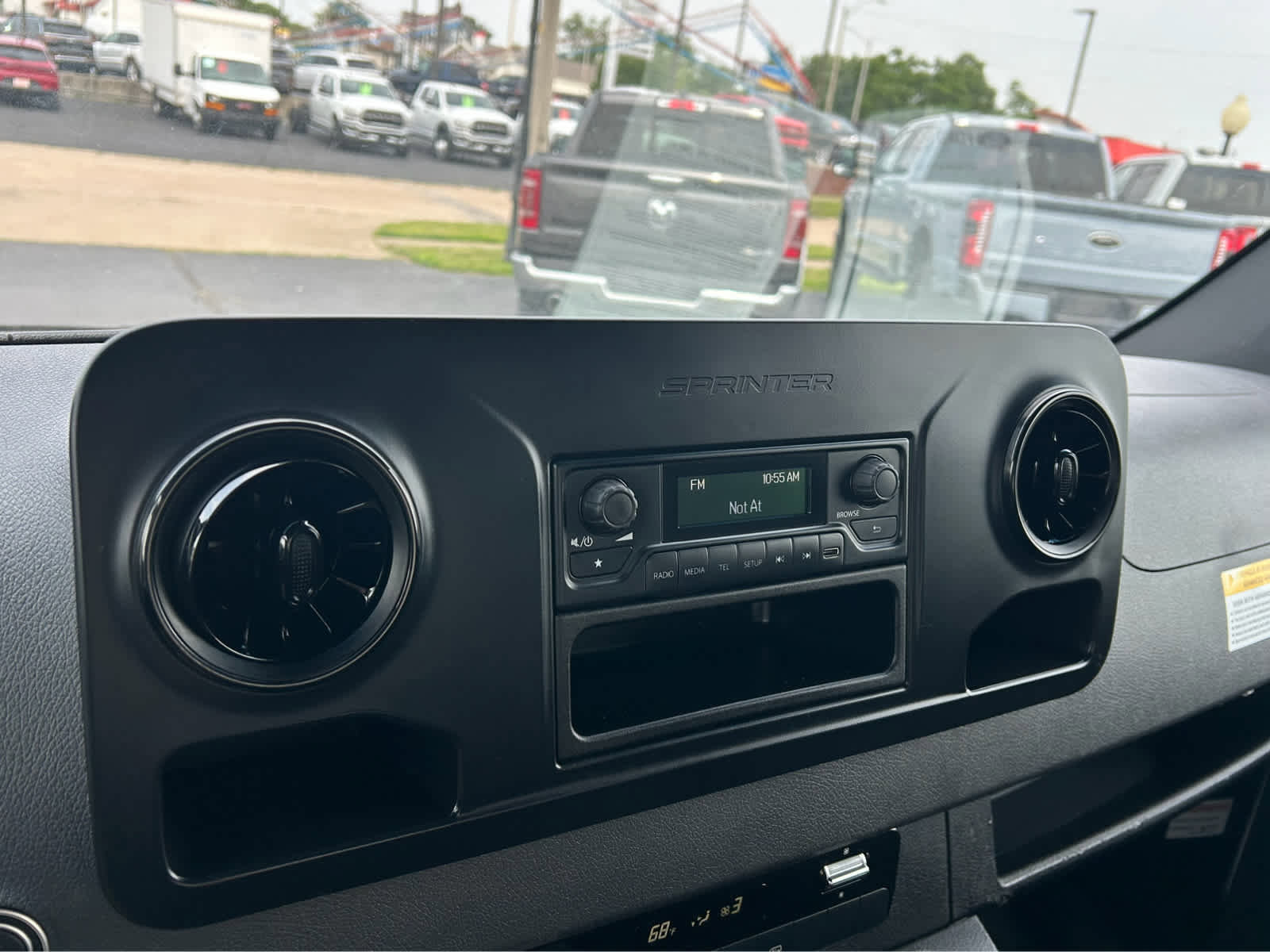 Used 2019 Freightliner Sprinter 3500 image 24