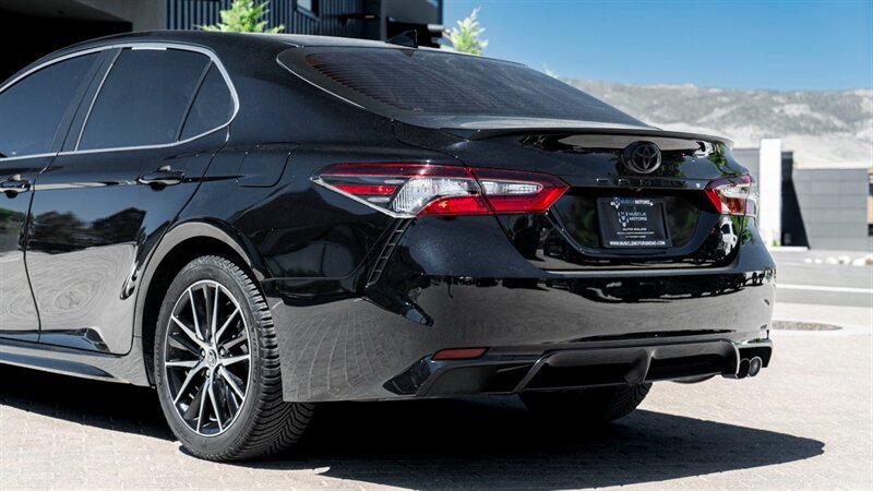 Used 2022 Toyota Camry SE w/ Convenience Package FWD image 11