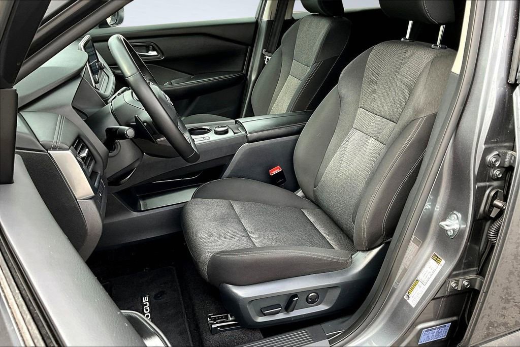 Used 2025 Nissan Rogue SV image 20