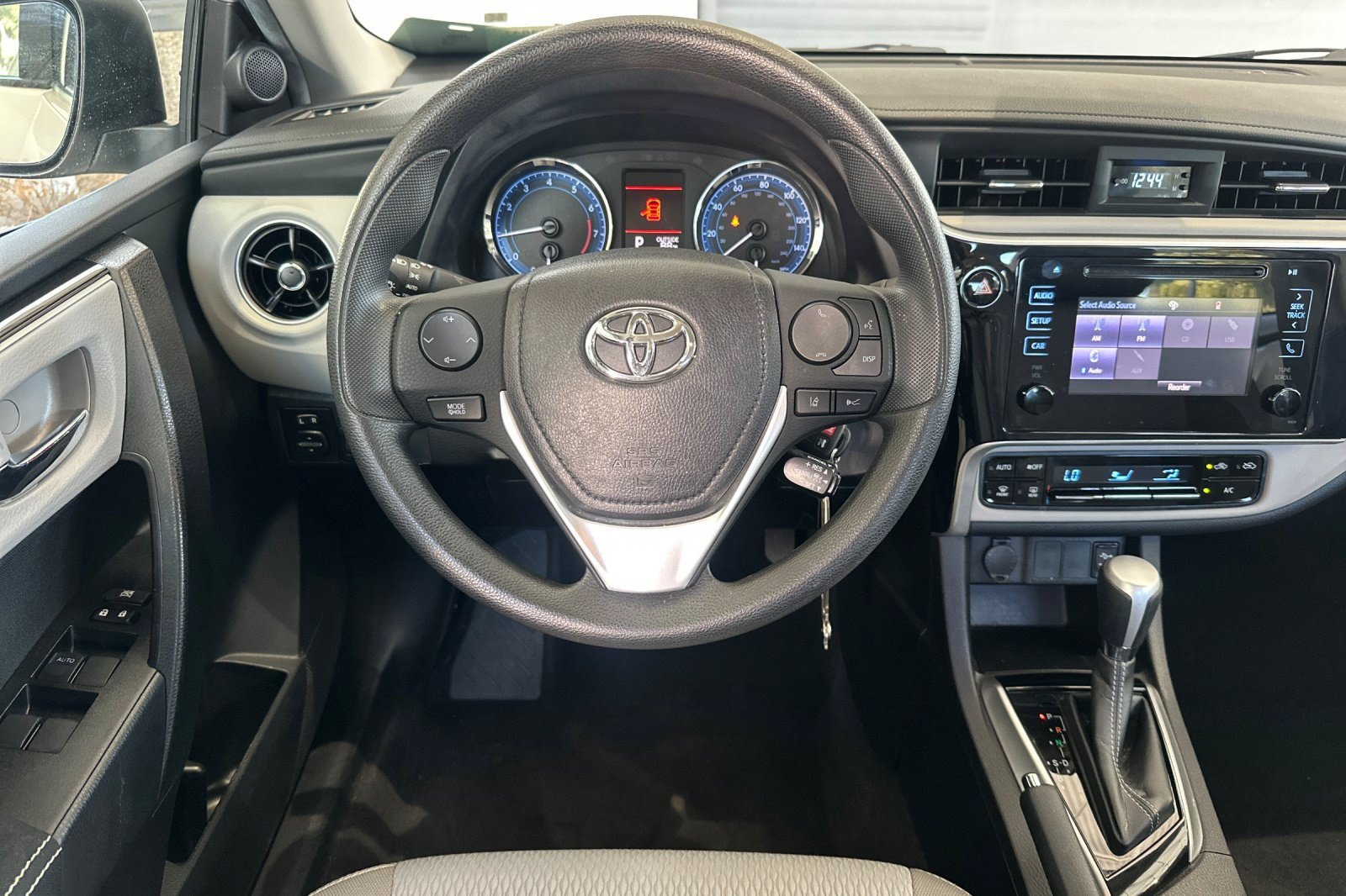 Used 2019 Toyota Corolla LE FWD image 18