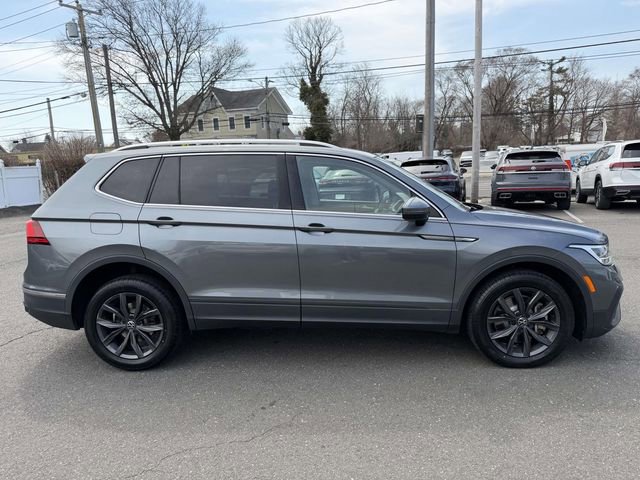 Used 2022 Volkswagen Tiguan SE w/ Panoramic Sunroof Package AWD/4WD image 3