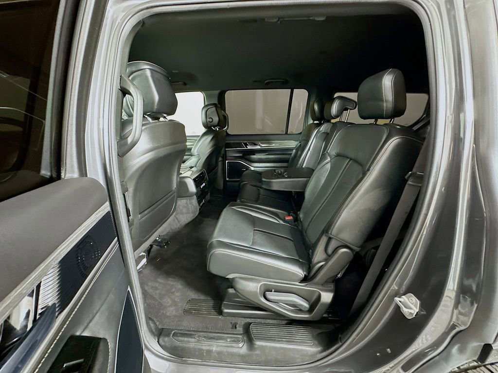 Used 2022 Jeep Wagoneer Series III AWD/4WD image 25