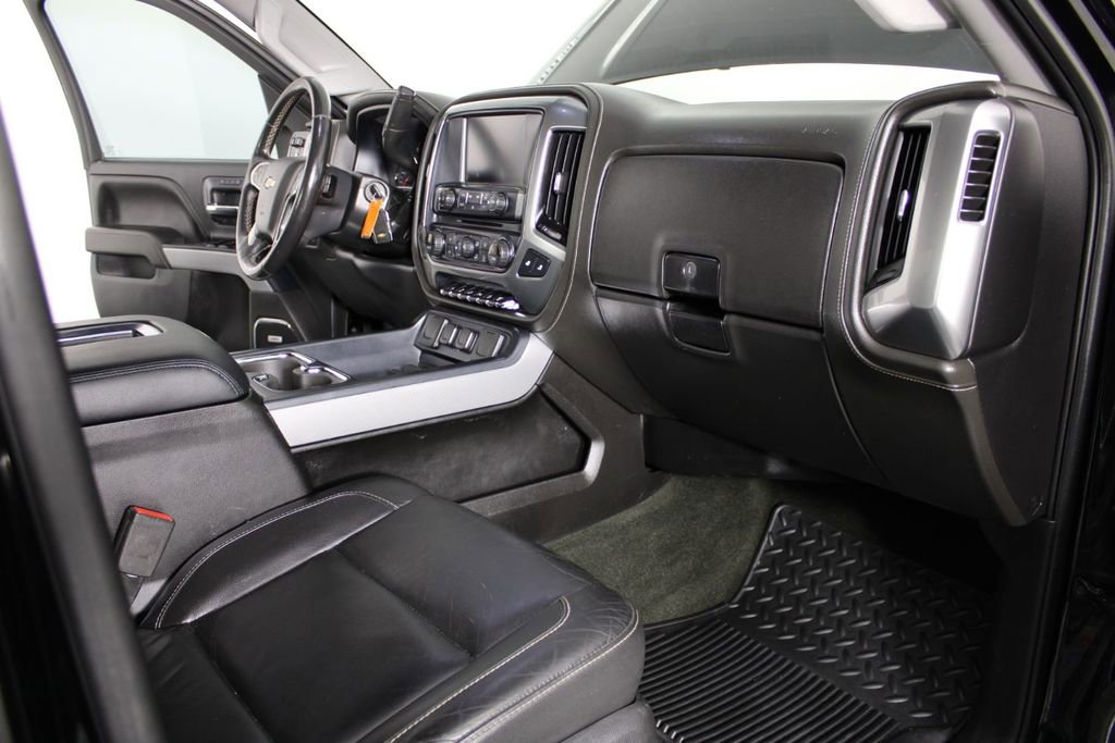 Used 2017 Chevrolet Silverado 2500 LTZ image 37