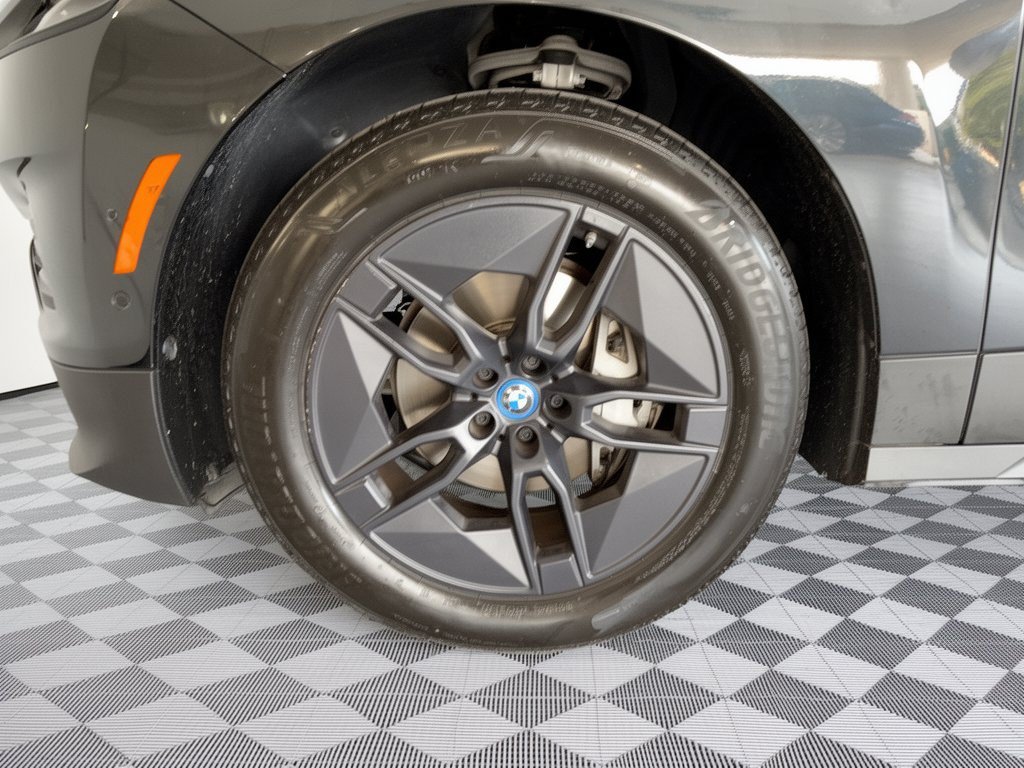 Certified 2024 BMW iX xDrive50 w/ Premium Package AWD/4WD image 10