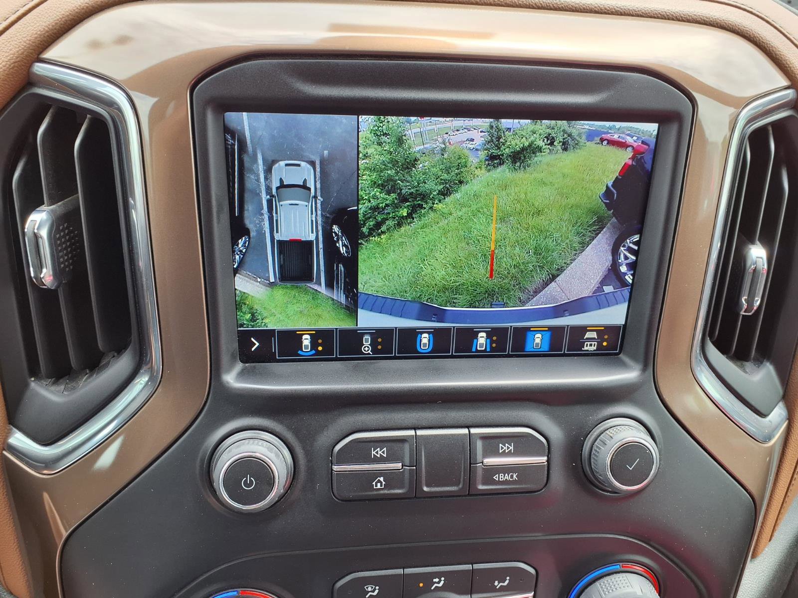 Used 2023 Chevrolet Silverado 3500 High Country w/ Z71 Off-Road Package AWD/4WD image 9