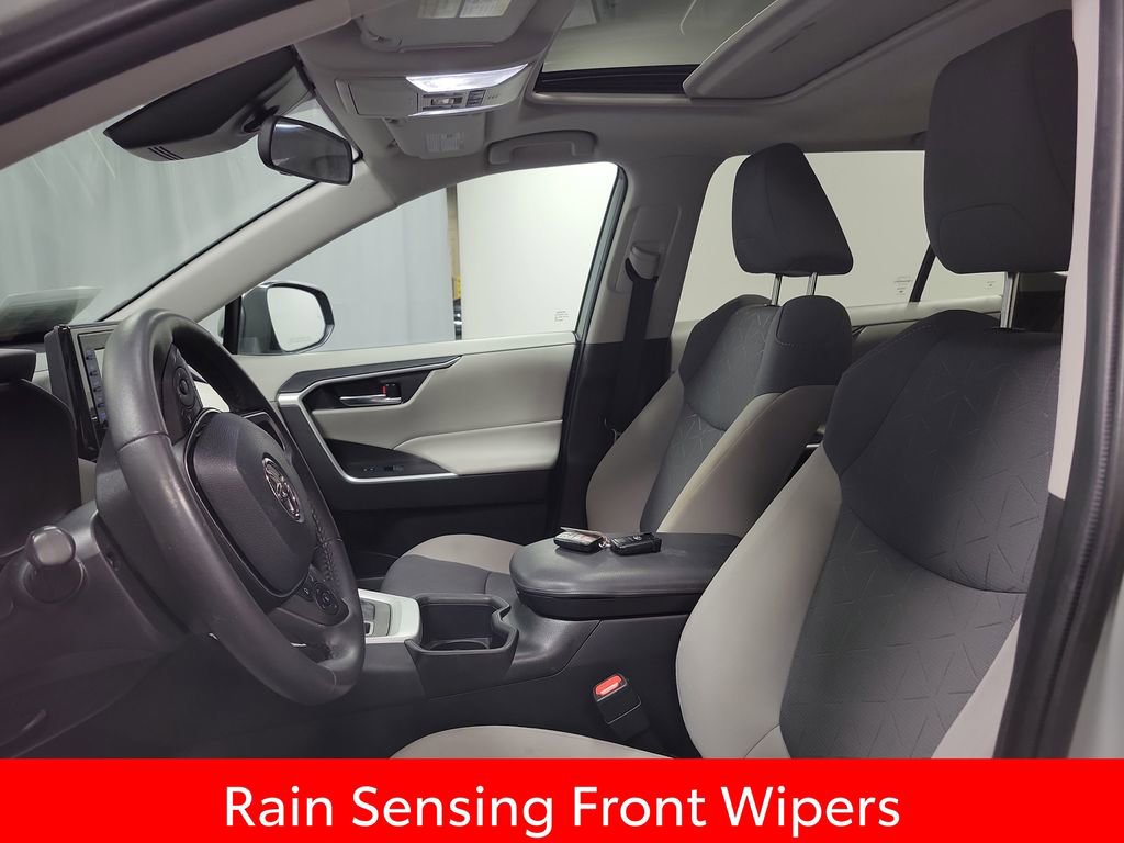 Used 2022 Toyota RAV4 XLE w/ Convenience Package image 12