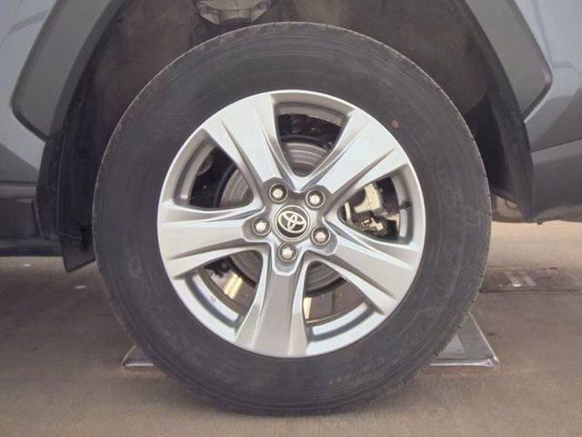 Used 2025 Toyota RAV4 XLE image 20