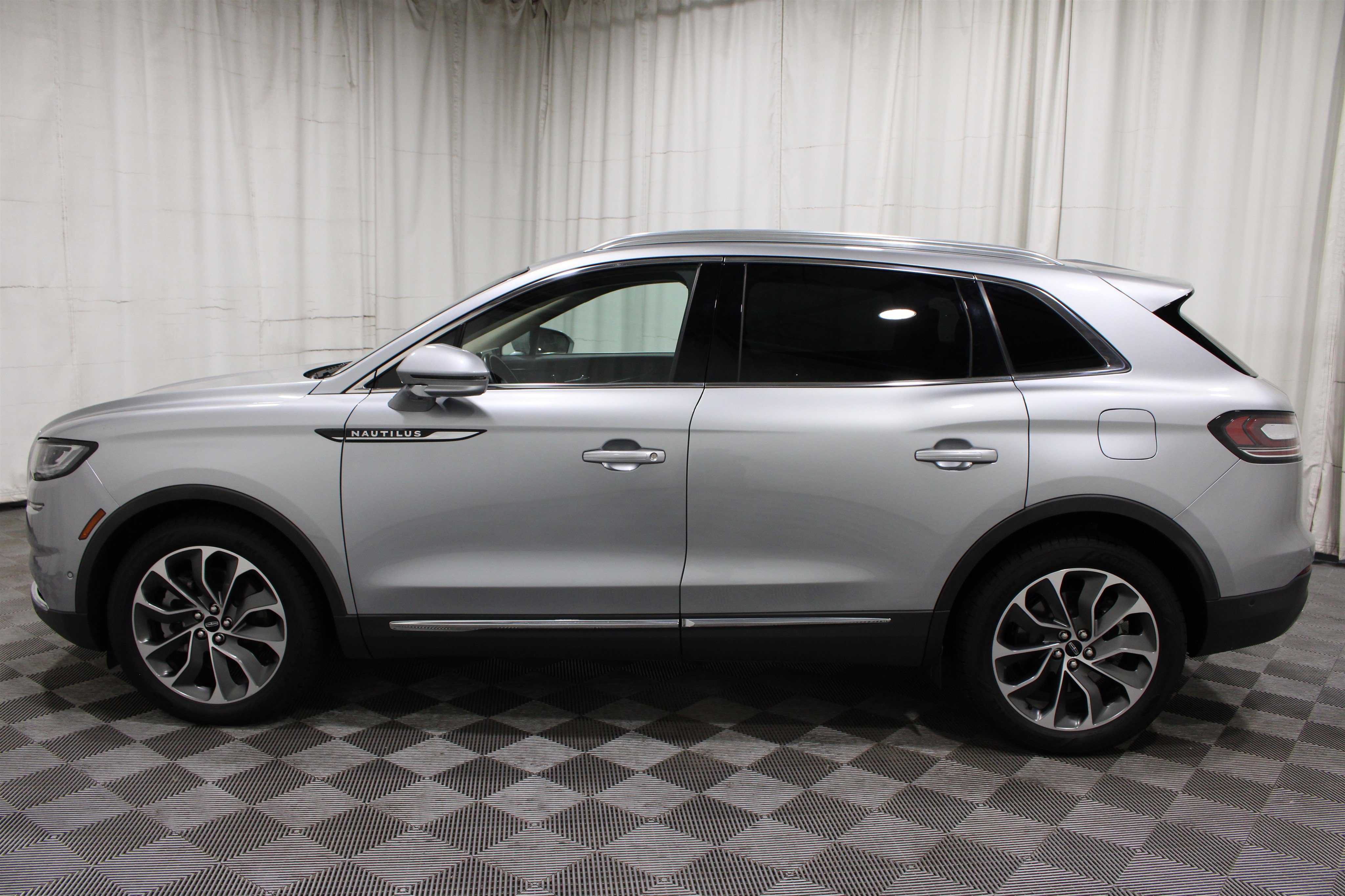 Used 2023 Lincoln Nautilus Reserve w/ Equipment Group 201A AWD/4WD image 34