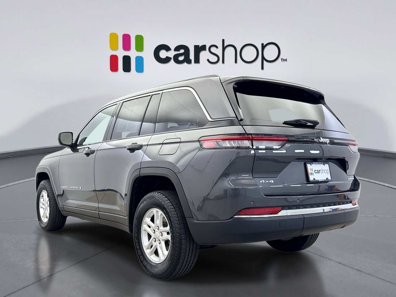 Used 2023 Jeep Grand Cherokee Laredo image 3