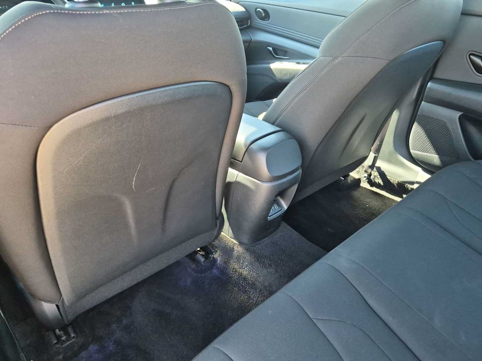 Used 2025 Hyundai Elantra SEL FWD image 17