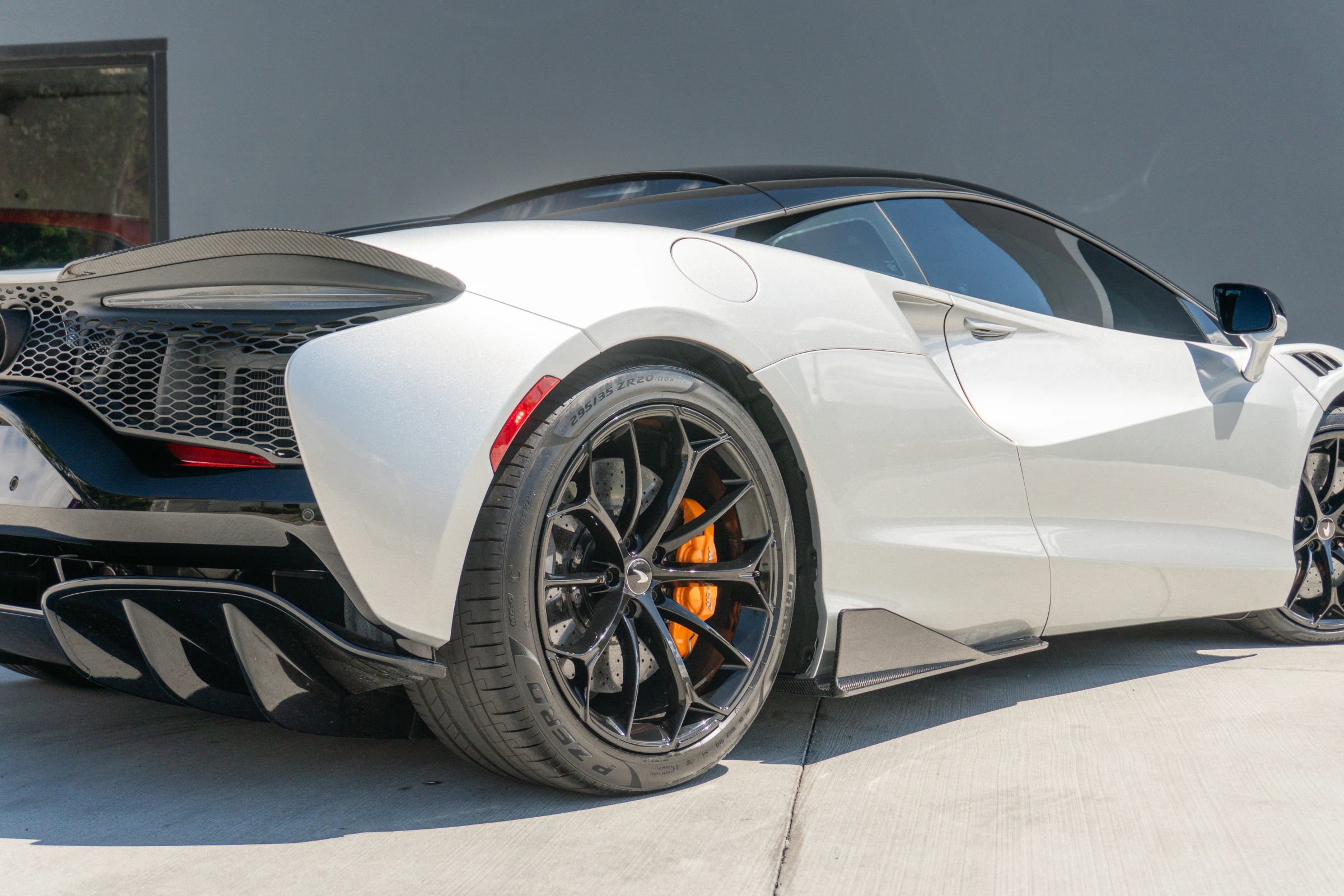 Used 2023 McLaren Artura RWD image 44
