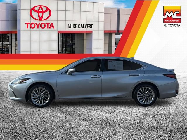 Used 2022 Lexus ES 300h Ultra Luxury w/ Accessory Package 2 FWD image 10