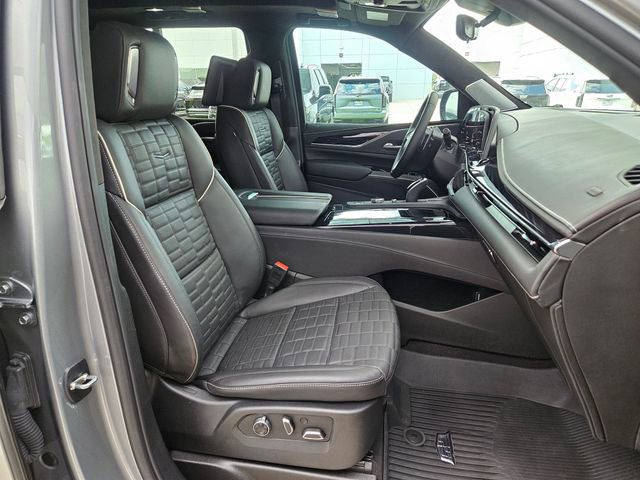 Certified 2024 Cadillac Escalade V w/ LPO, ONYX Package image 29