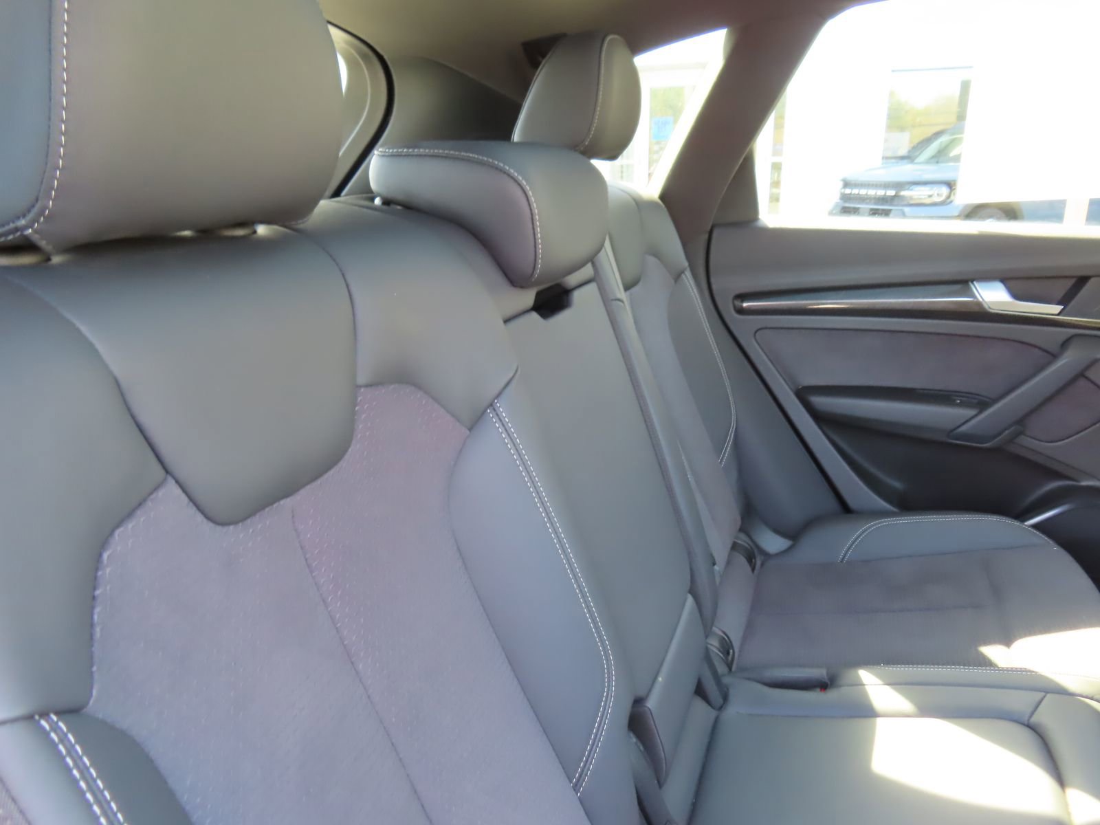 Used 2023 Audi SQ5 Premium w/ Convenience Package image 38