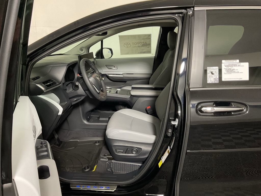 New 2026 Toyota Sienna XLE image 21