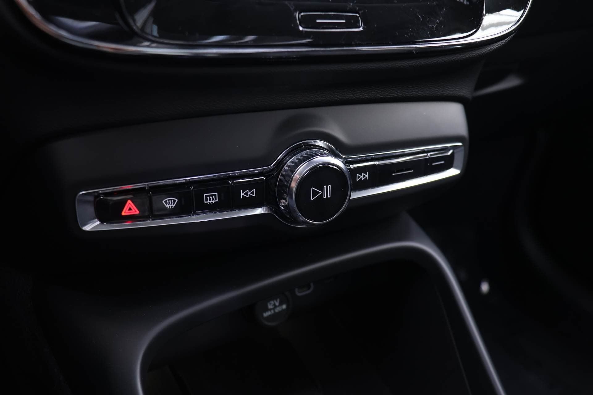 New 2026 Volvo XC40 B5 Ultra w/ Protection Package Premier AWD/4WD image 9