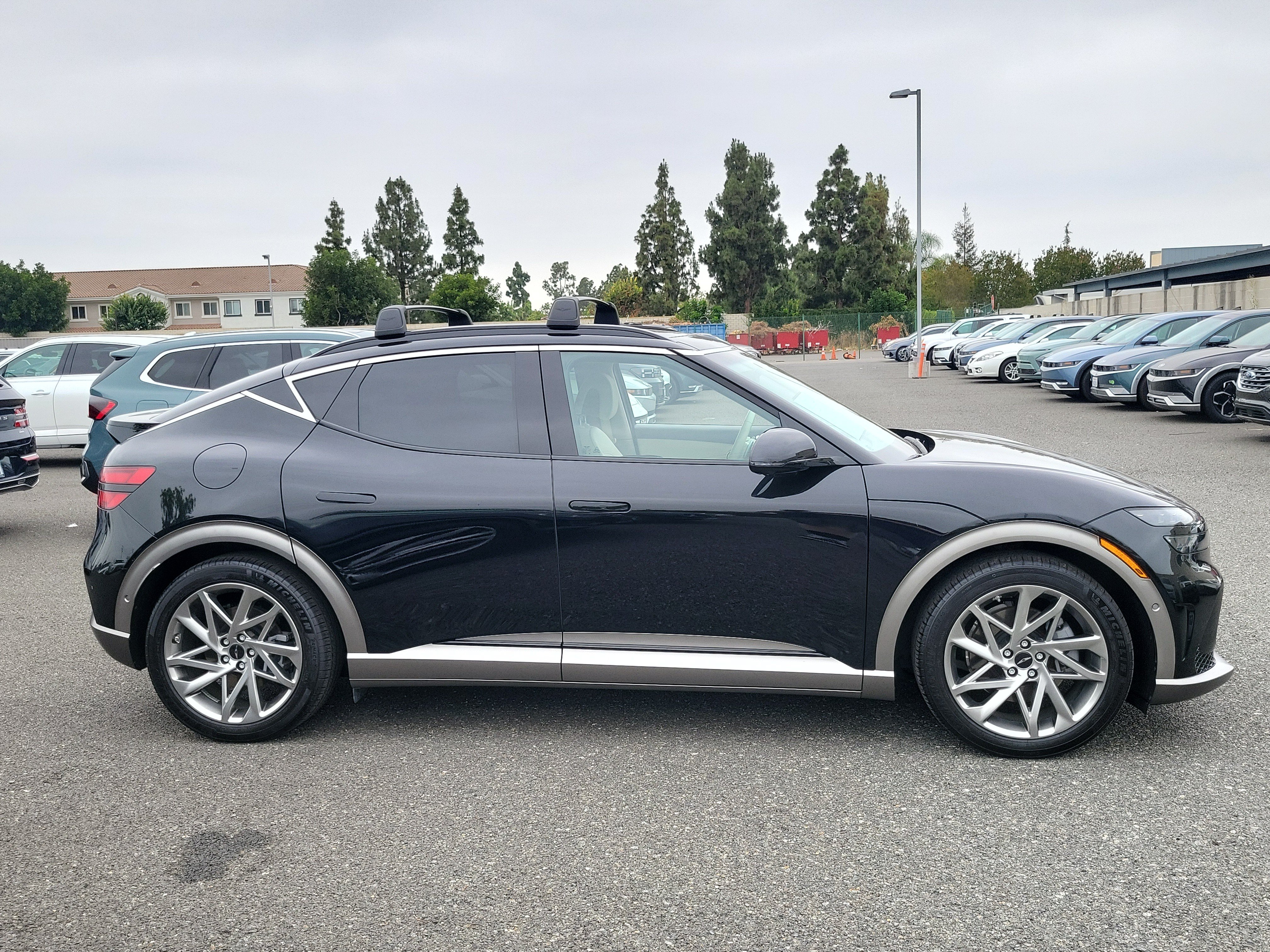 Certified 2023 Genesis GV60 Advanced AWD/4WD image 5