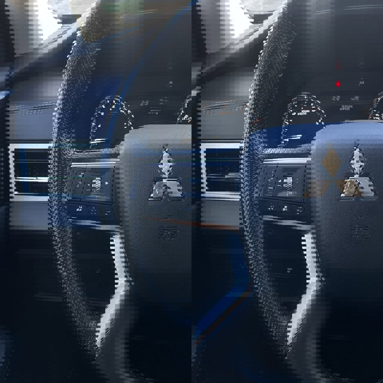 Used 2024 Mitsubishi Outlander SE image 13