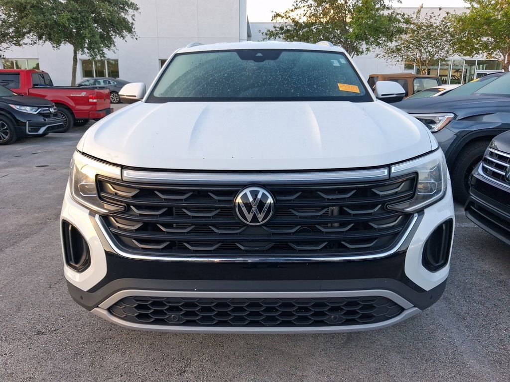 Used 2024 Volkswagen Atlas Cross Sport SE image 2