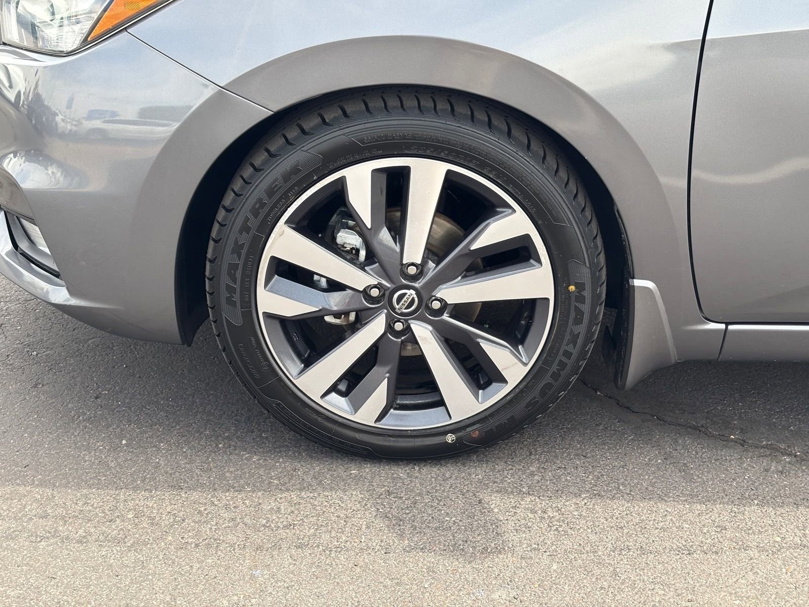 Used 2020 Nissan Versa SR w/ Convenience Package image 11