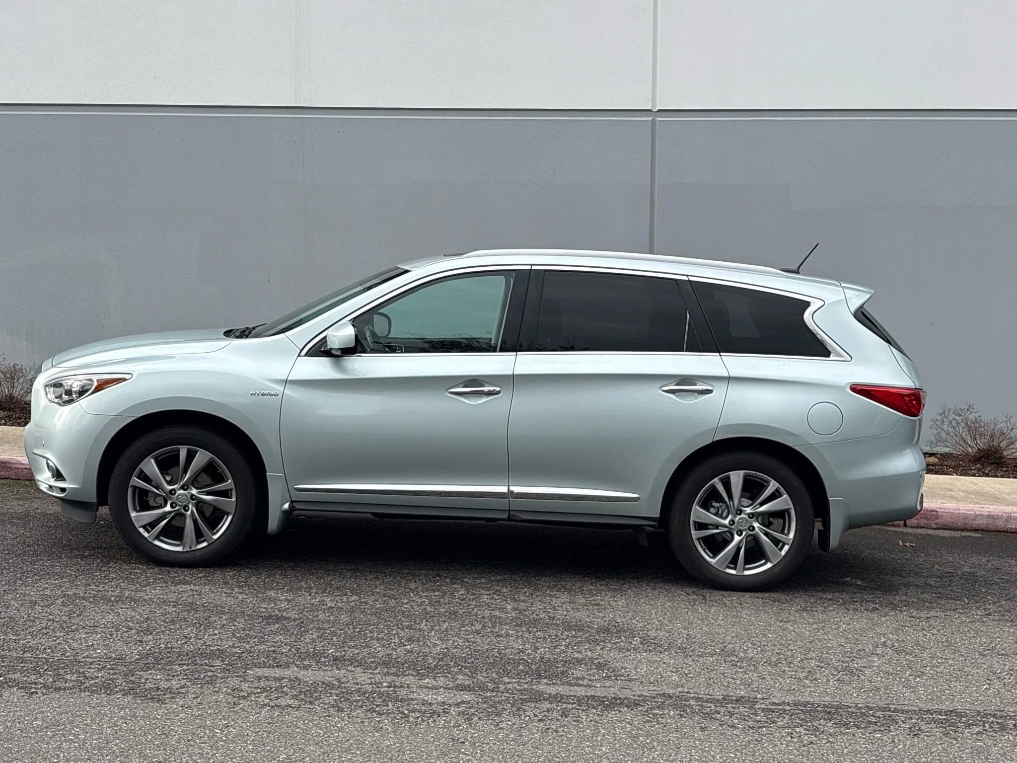 Used 2014 INFINITI QX60 AWD Hybrid w/ HEV Deluxe Touring Package image 3