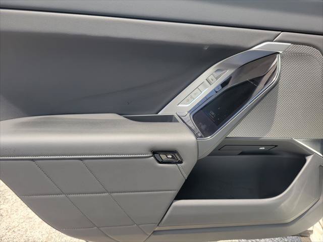 Used 2025 BMW 740i xDrive AWD/4WD image 18