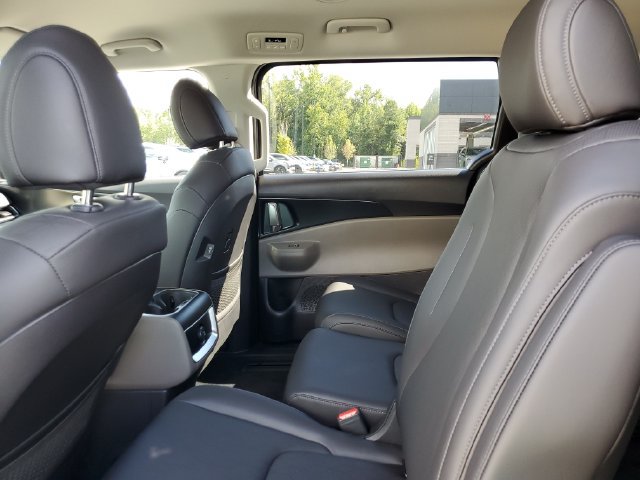 New 2027 Kia Carnival LXS FWD image 15