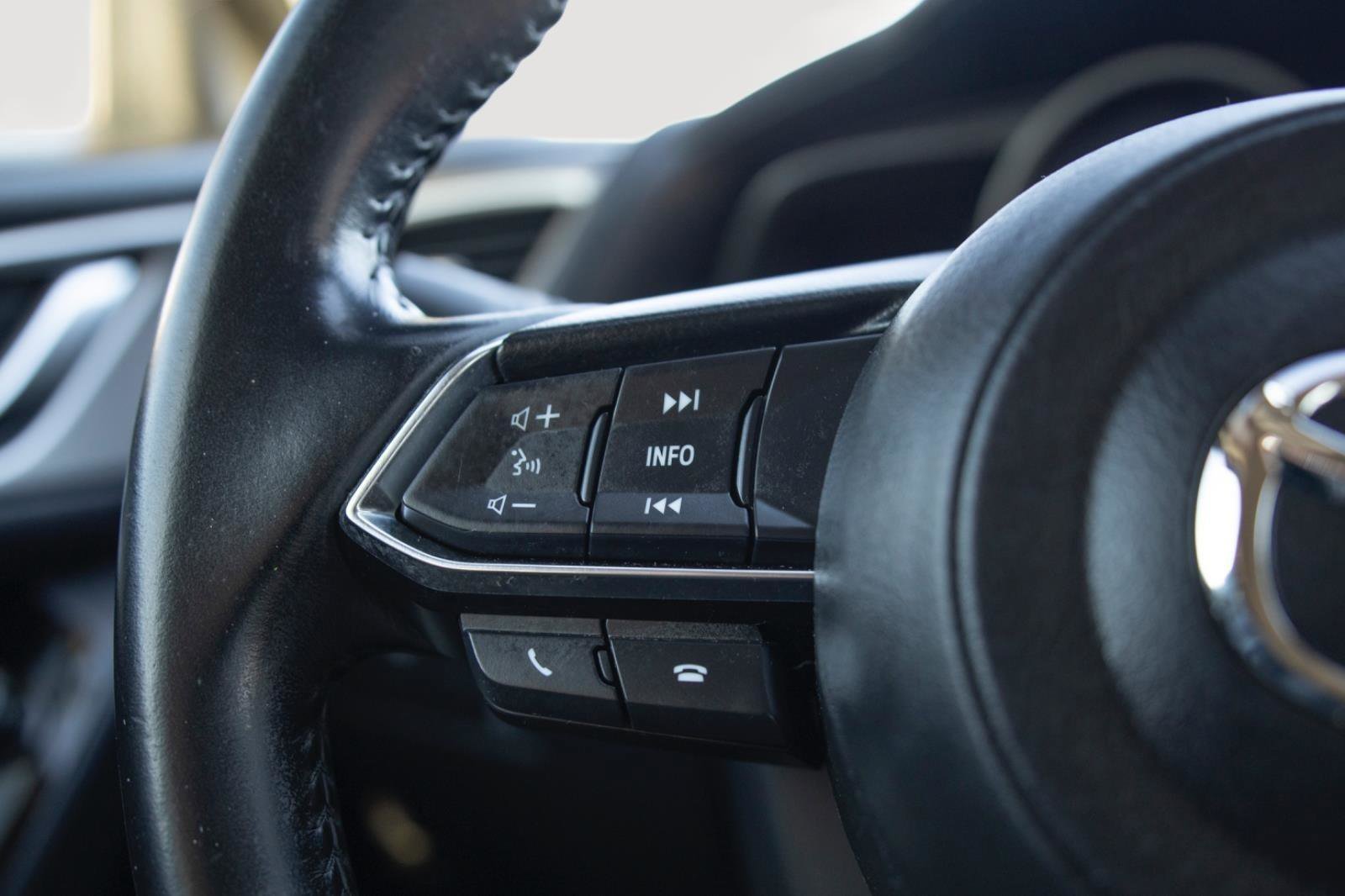 Used 2018 MAZDA MAZDA3 Touring image 6