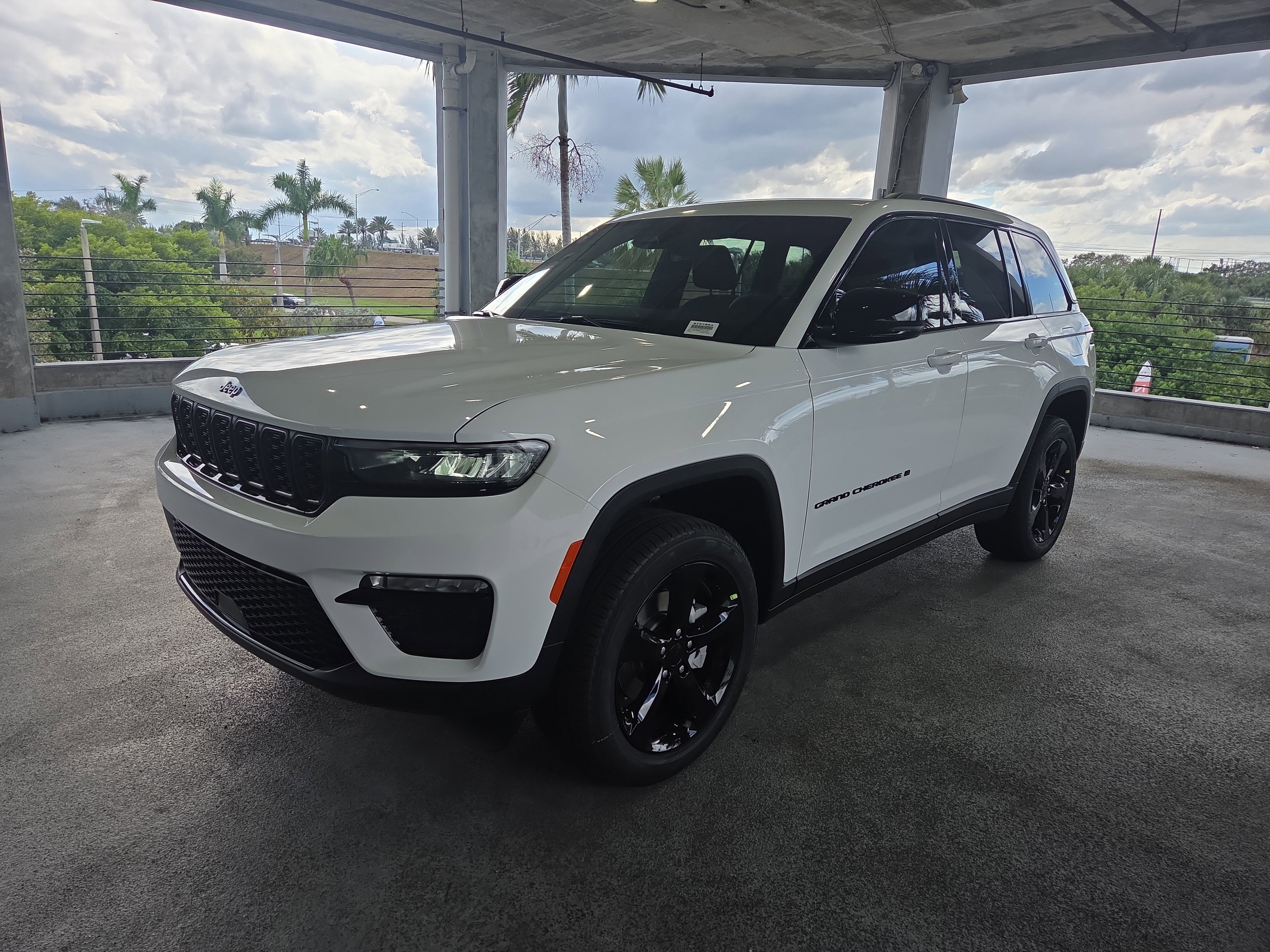 New 2025 Jeep Grand Cherokee Limited w/ Black Appearance Package RWD image 9