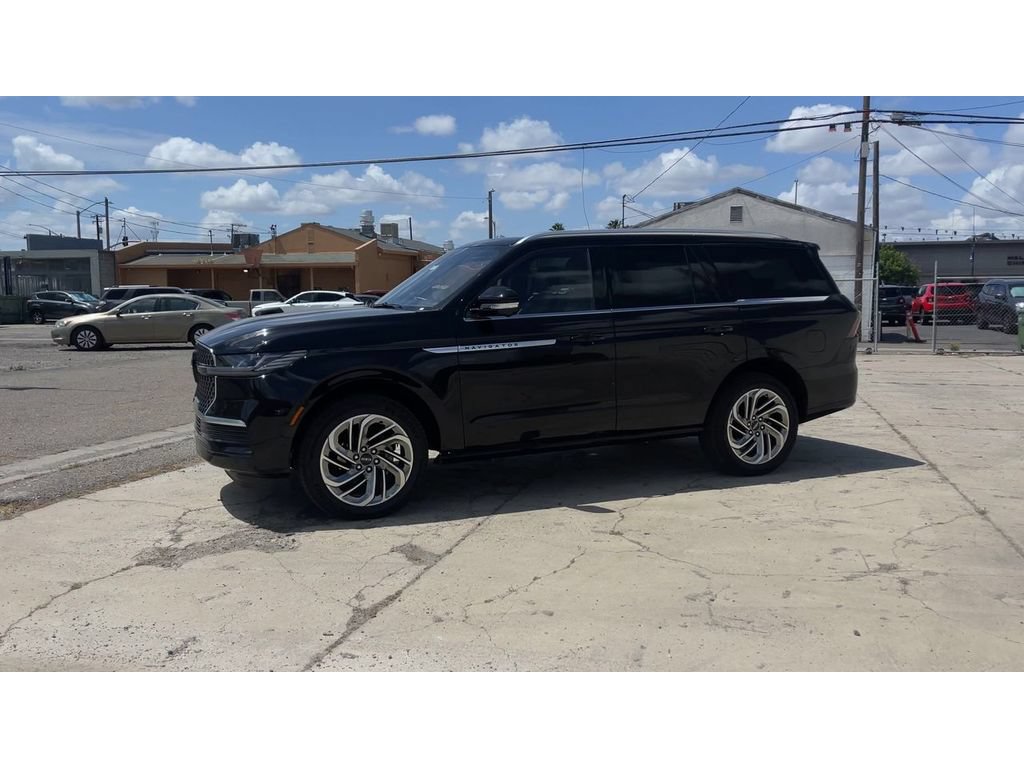 Used 2025 Lincoln Navigator Reserve AWD/4WD image 7