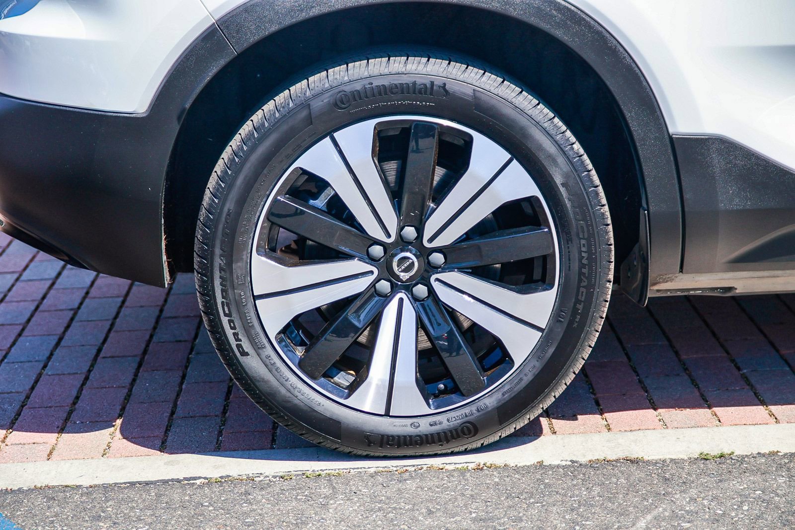 Used 2023 Volvo C40 Recharge Core w/ Protection Package Premier image 10