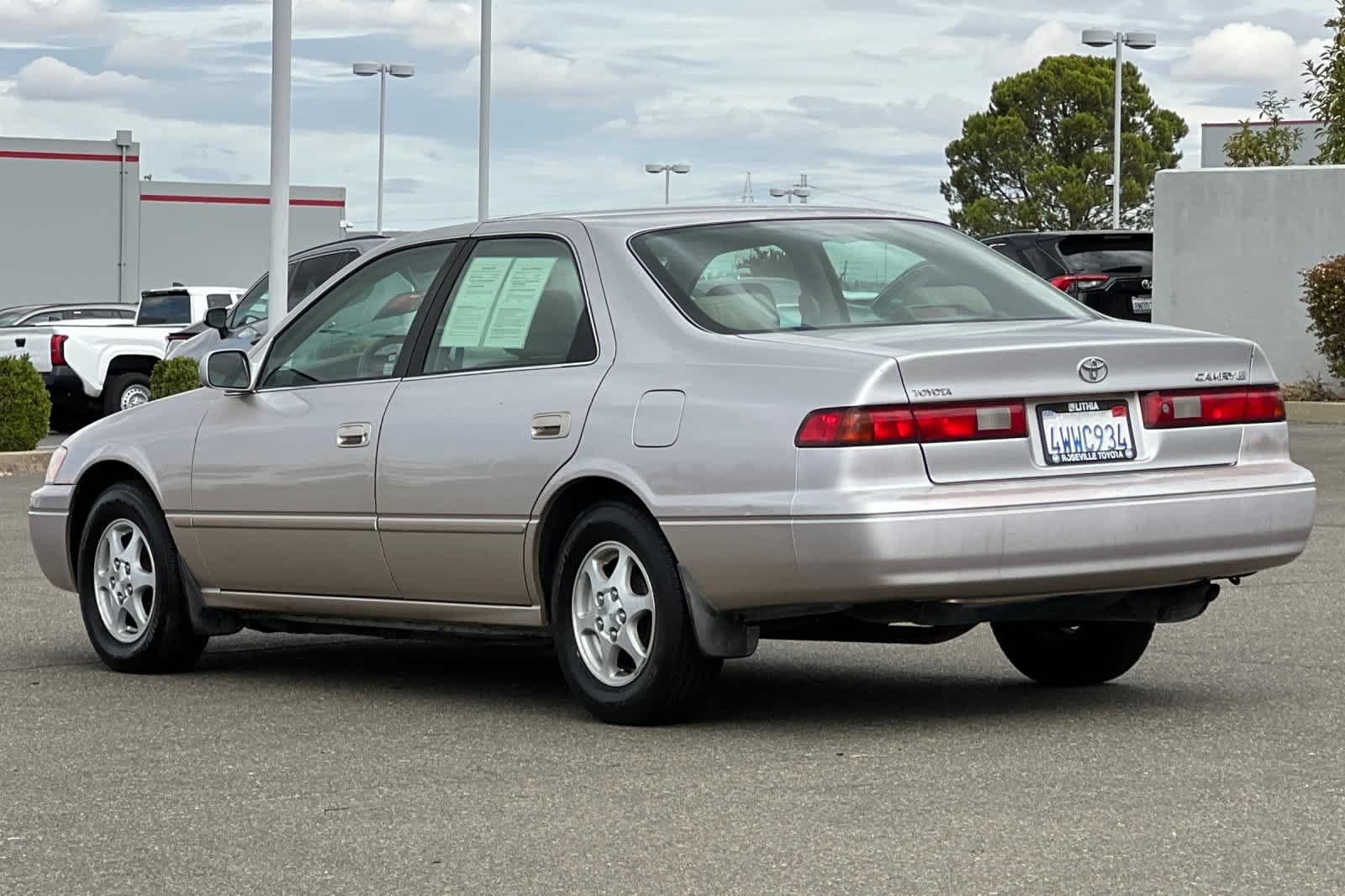 Used 1997 Toyota Camry LE FWD image 7