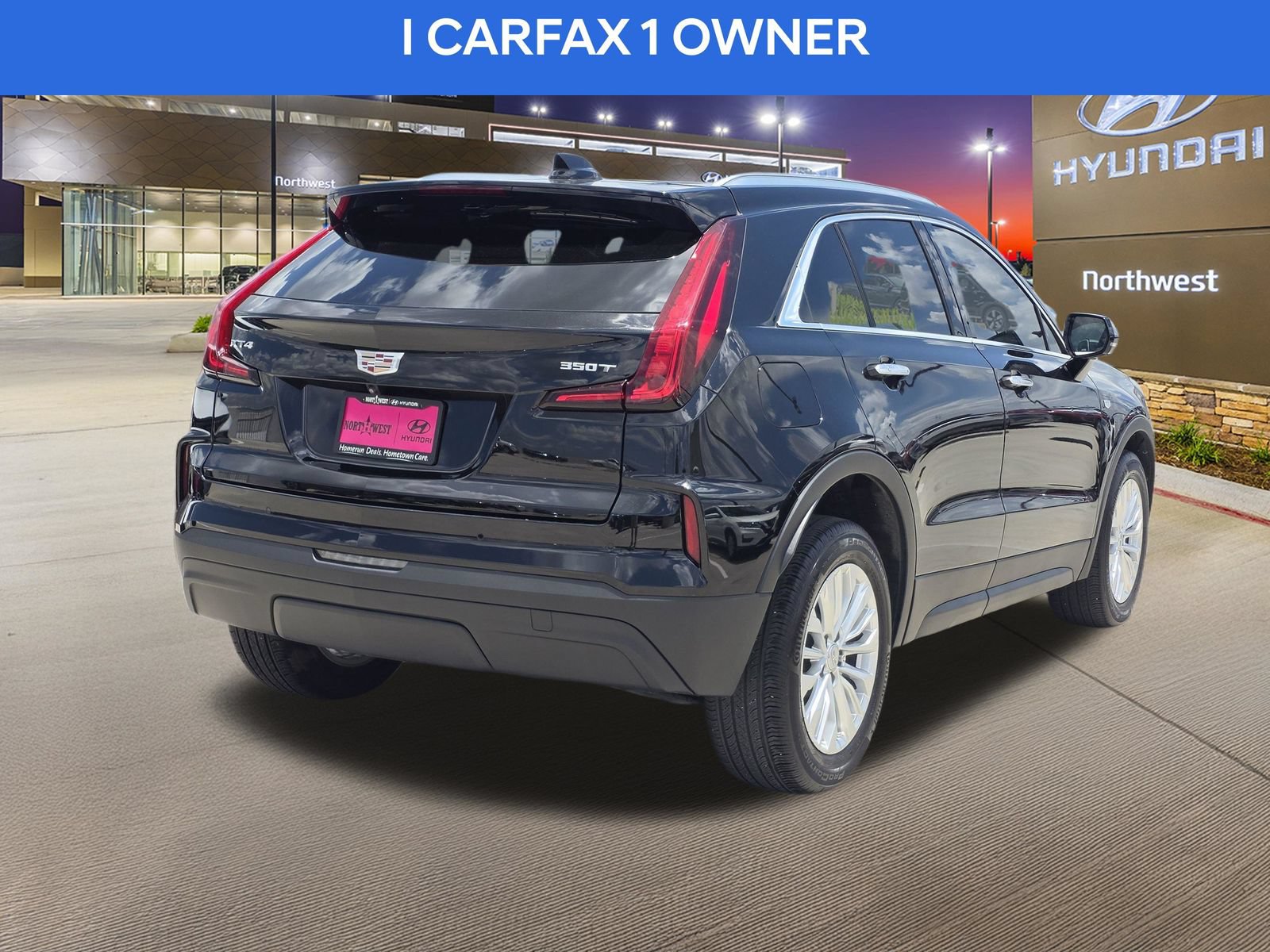 Used 2024 Cadillac XT4 Luxury w/ Cold Weather Package FWD image 7