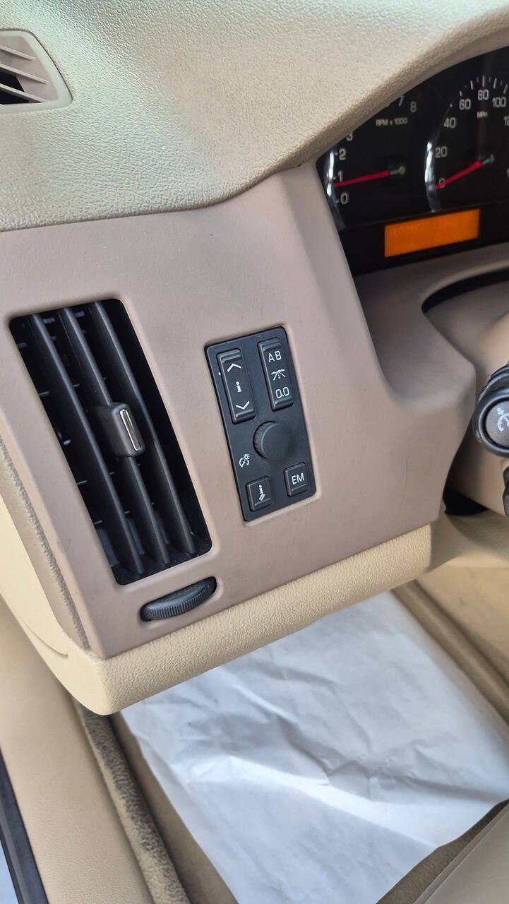 Used 2005 Cadillac STS w/ Preferred Equipment Group RWD image 27